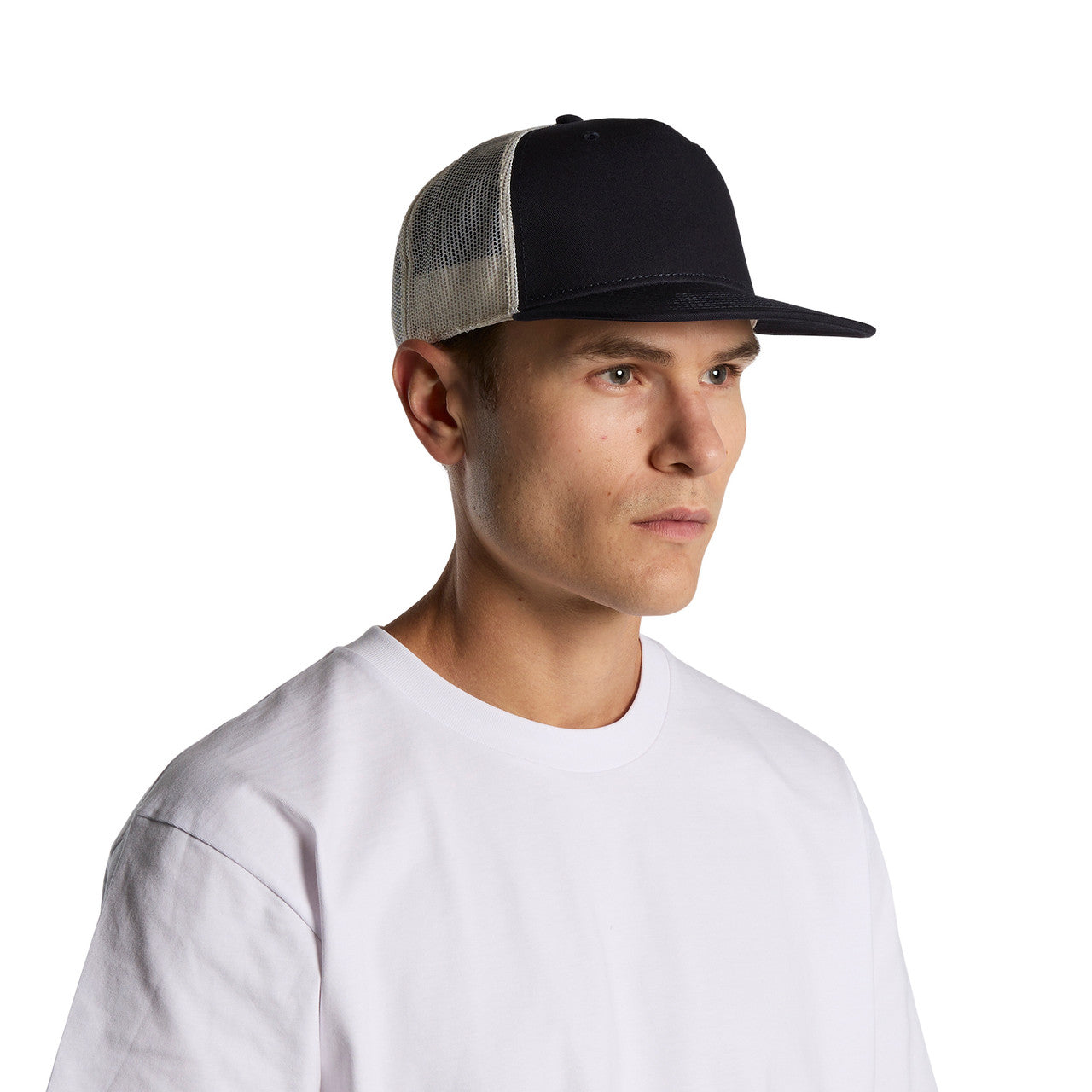 Stock Contrast Trucker1110